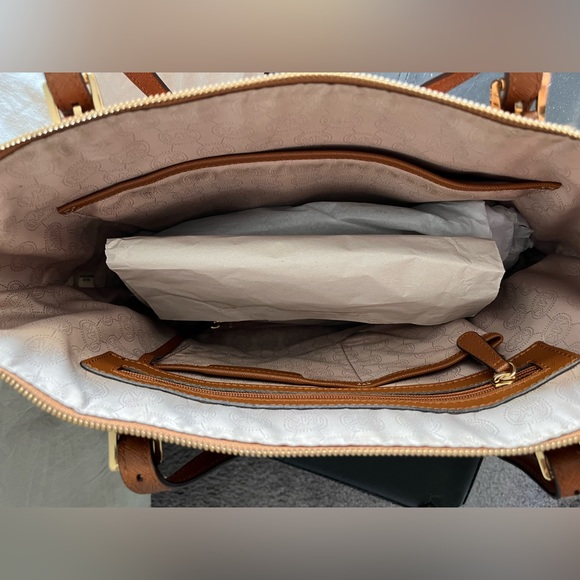 Michael Kors Charlotte Large Saffiano Leather Tote – Luggage Brown Zip Bag - Picture 3 of 8